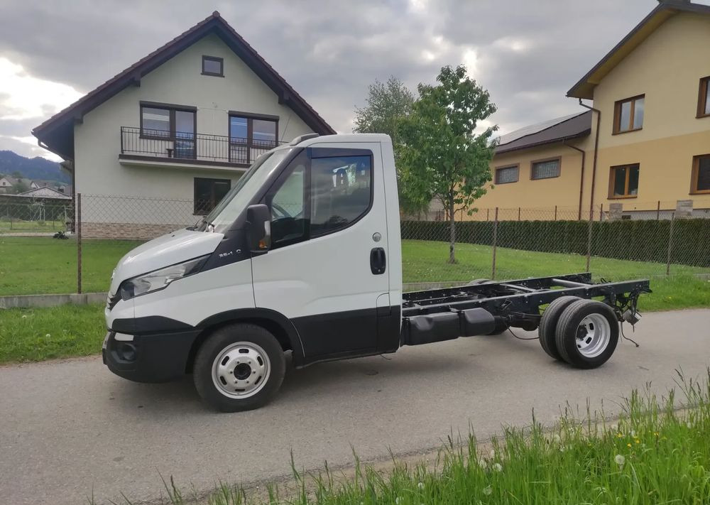 Iveco DAILY 35c14 2.3 hpi rama do zabudowy, - Kamion-šasija: slika Iveco DAILY 35c14 2.3 hpi rama do zabudowy, - Kamion-šasija Iveco DAILY 35c14 2.3 hpi rama do zabudowy, - Kamion-šasija: slika Iveco DAILY 35c14 2.3 hpi rama do zabudowy, - Kamion-šasija