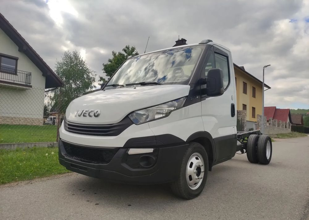 Iveco DAILY 35c14 2.3 hpi rama do zabudowy, - Kamion-šasija: slika Iveco DAILY 35c14 2.3 hpi rama do zabudowy, - Kamion-šasija Iveco DAILY 35c14 2.3 hpi rama do zabudowy, - Kamion-šasija: slika Iveco DAILY 35c14 2.3 hpi rama do zabudowy, - Kamion-šasija