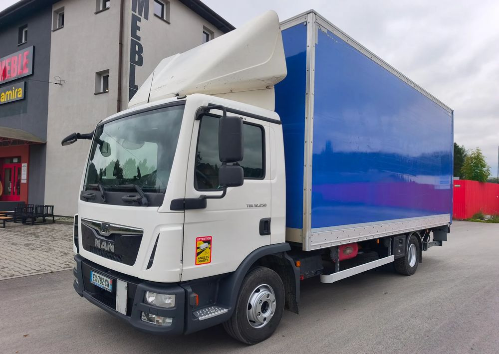 MAN TGL 12.250 kontener 6,2 , winda - Kamion sandučar: slika MAN TGL 12.250 kontener 6,2 , winda - Kamion sandučar MAN TGL 12.250 kontener 6,2 , winda - Kamion sandučar: slika MAN TGL 12.250 kontener 6,2 , winda - Kamion sandučar