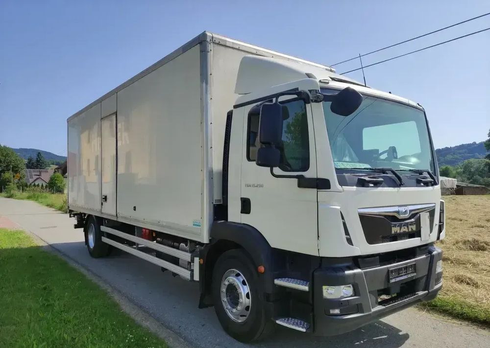 MAN TGM 15.290 kontener , winda - Kamion sandučar: slika MAN TGM 15.290 kontener , winda - Kamion sandučar MAN TGM 15.290 kontener , winda - Kamion sandučar: slika MAN TGM 15.290 kontener , winda - Kamion sandučar