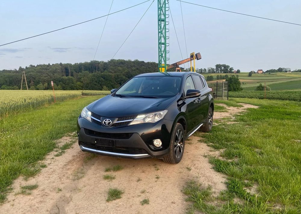 SUV Toyota RAV4 2.0 D-4D 4x4: slika SUV Toyota RAV4 2.0 D-4D 4x4