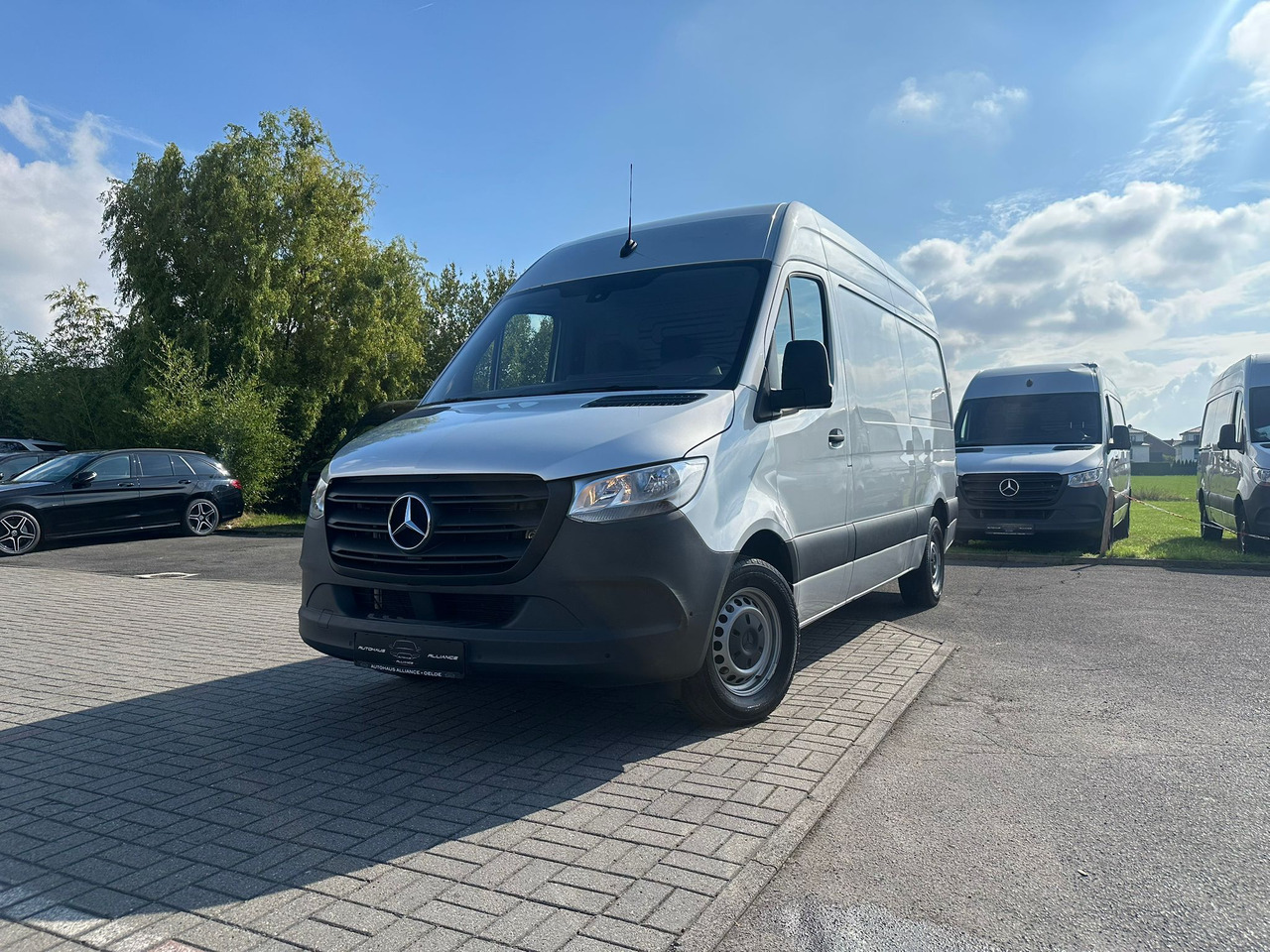 MERCEDES-BENZ Sprinter - Furgon: slika MERCEDES-BENZ Sprinter - Furgon MERCEDES-BENZ Sprinter - Furgon: slika MERCEDES-BENZ Sprinter - Furgon