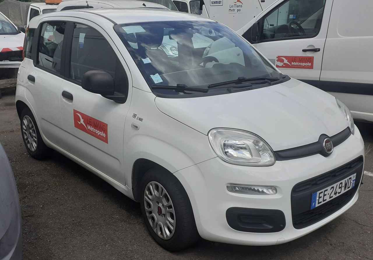 EE-249-72 - FIAT Panda Easy 1.2 - Automobil: slika EE-249-72 - FIAT Panda Easy 1.2 - Automobil EE-249-72 - FIAT Panda Easy 1.2 - Automobil: slika EE-249-72 - FIAT Panda Easy 1.2 - Automobil