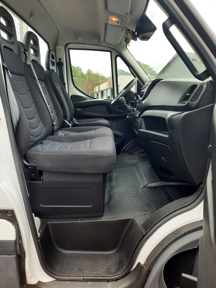 Polybenne Iveco 7 tonnes - Kamion s kukastom dizalicom, Dostavno vozilo: slika Polybenne Iveco 7 tonnes - Kamion s kukastom dizalicom, Dostavno vozilo Polybenne Iveco 7 tonnes - Kamion s kukastom dizalicom, Dostavno vozilo: slika Polybenne Iveco 7 tonnes - Kamion s kukastom dizalicom, Dostavno vozilo