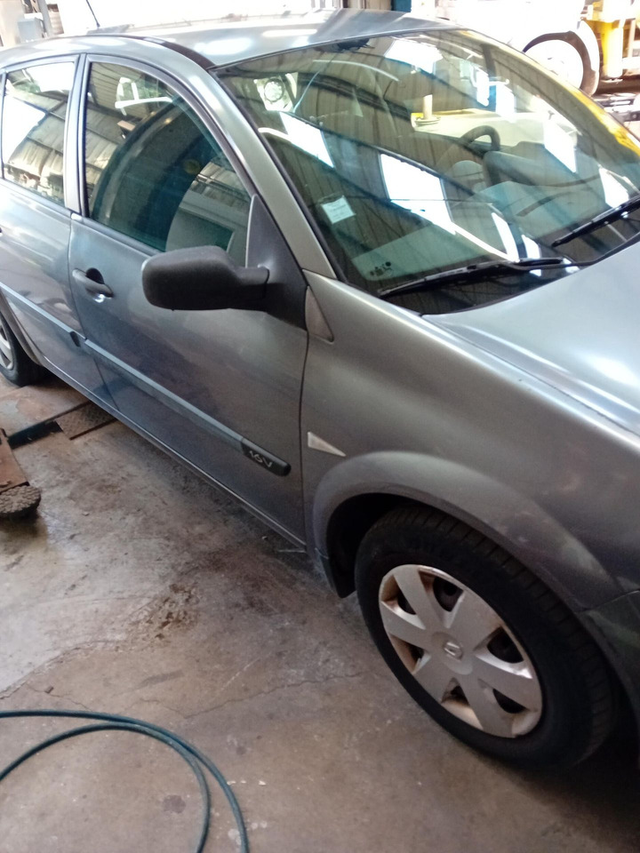 Renault Mégane 2 1.4l 6cv fiscaux 82 cv DIN - Hatchback: slika Renault Mégane 2 1.4l 6cv fiscaux 82 cv DIN - Hatchback Renault Mégane 2 1.4l 6cv fiscaux 82 cv DIN - Hatchback: slika Renault Mégane 2 1.4l 6cv fiscaux 82 cv DIN - Hatchback