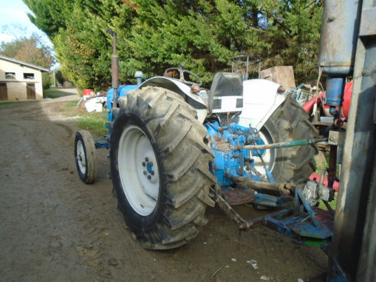 Fordson Major SUPER MAJOR - Traktor: slika Fordson Major SUPER MAJOR - Traktor Fordson Major SUPER MAJOR - Traktor: slika Fordson Major SUPER MAJOR - Traktor
