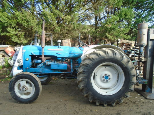 Fordson Major SUPER MAJOR - Traktor: slika Fordson Major SUPER MAJOR - Traktor Fordson Major SUPER MAJOR - Traktor: slika Fordson Major SUPER MAJOR - Traktor