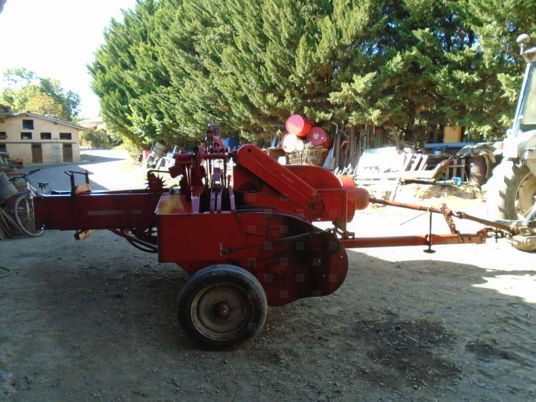 Massey Ferguson 10-8 - Kvadratna balirka: slika Massey Ferguson 10-8 - Kvadratna balirka Massey Ferguson 10-8 - Kvadratna balirka: slika Massey Ferguson 10-8 - Kvadratna balirka