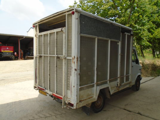 Mercedes 307D - Kamion za prijevoz stoke: slika  Mercedes 307D - Kamion za prijevoz stoke Mercedes 307D - Kamion za prijevoz stoke: slika  Mercedes 307D - Kamion za prijevoz stoke