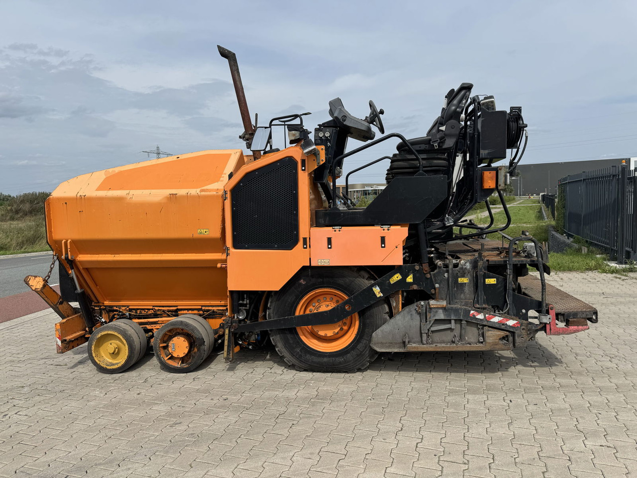 Caterpillar AP300F - Finišer za asfalt: slika Caterpillar AP300F - Finišer za asfalt Caterpillar AP300F - Finišer za asfalt: slika Caterpillar AP300F - Finišer za asfalt