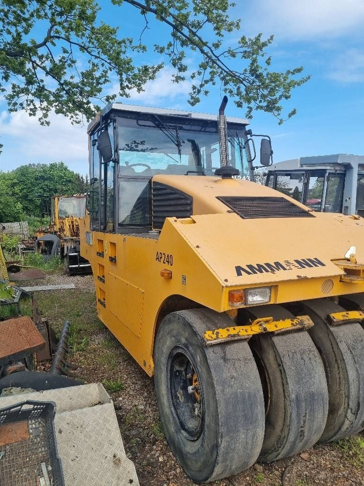 Ammann AP 240 - Pneumatski valjak: slika Ammann AP 240 - Pneumatski valjak Ammann AP 240 - Pneumatski valjak: slika Ammann AP 240 - Pneumatski valjak