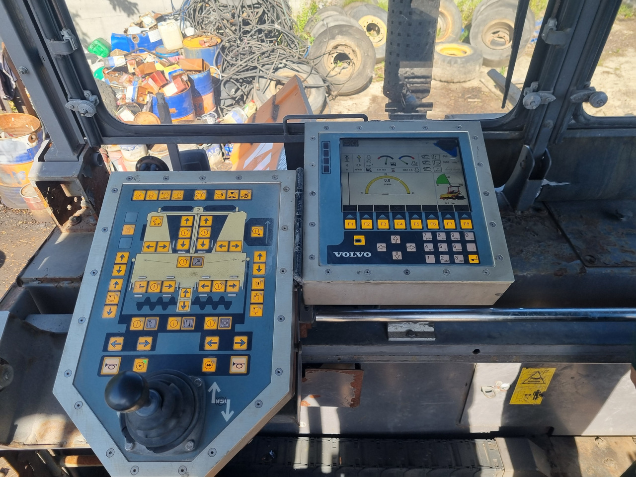 VOLVO TITAN 6870 - Finišer za asfalt: slika VOLVO TITAN 6870 - Finišer za asfalt VOLVO TITAN 6870 - Finišer za asfalt: slika VOLVO TITAN 6870 - Finišer za asfalt