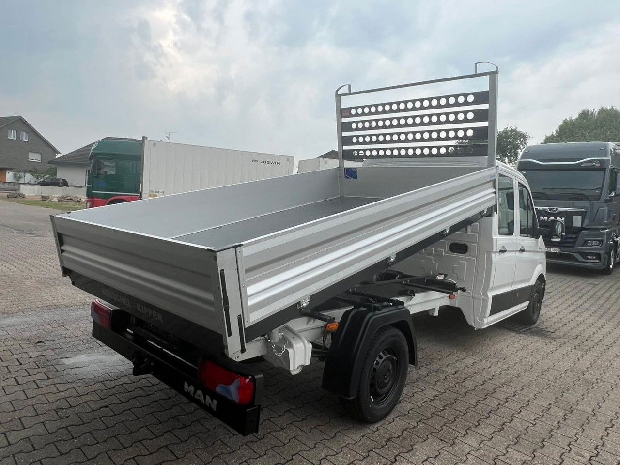 MAN TGE 3 3.180 L4 - 3-Seiten-Kipper 3,5t Aut. LED DC - Mali kamion kiper, Dostavno vozilo s dvostrukom kabinom: slika MAN TGE 3 3.180 L4 - 3-Seiten-Kipper 3,5t Aut. LED DC - Mali kamion kiper, Dostavno vozilo s dvostrukom kabinom MAN TGE 3 3.180 L4 - 3-Seiten-Kipper 3,5t Aut. LED DC - Mali kamion kiper, Dostavno vozilo s dvostrukom kabinom: slika MAN TGE 3 3.180 L4 - 3-Seiten-Kipper 3,5t Aut. LED DC - Mali kamion kiper, Dostavno vozilo s dvostrukom kabinom