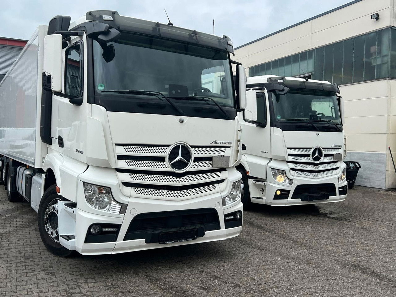 Kamion sandučar Mercedes-Benz Actros 2543 Komplettzug Voll-Luft - Lange Koffer: slika Kamion sandučar Mercedes-Benz Actros 2543 Komplettzug Voll-Luft - Lange Koffer