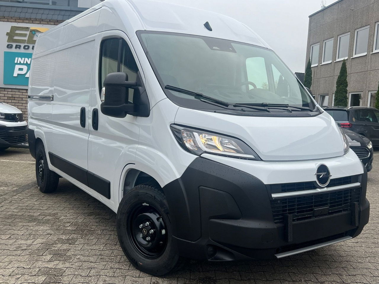 Opel Movano L2H2 140 Kasten Rückfahrkam Allwetter+ - Furgon: slika Opel Movano L2H2 140 Kasten Rückfahrkam Allwetter+ - Furgon Opel Movano L2H2 140 Kasten Rückfahrkam Allwetter+ - Furgon: slika Opel Movano L2H2 140 Kasten Rückfahrkam Allwetter+ - Furgon