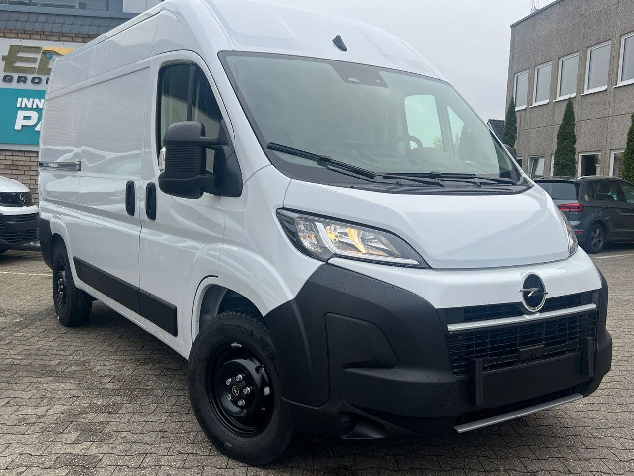 Opel Movano L2H2 140 Kasten Rückfahrkam Allwetter+ - Furgon: slika Opel Movano L2H2 140 Kasten Rückfahrkam Allwetter+ - Furgon Opel Movano L2H2 140 Kasten Rückfahrkam Allwetter+ - Furgon: slika Opel Movano L2H2 140 Kasten Rückfahrkam Allwetter+ - Furgon