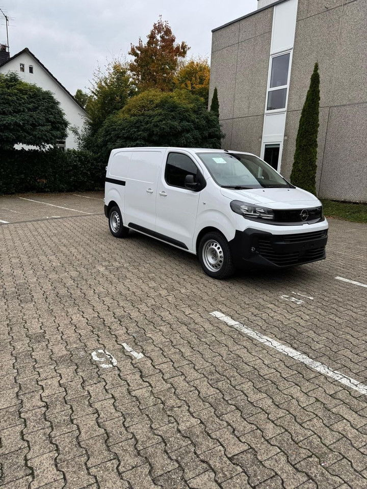 Opel Vivaro L2H1 120 PS - Furgon: slika Opel Vivaro L2H1 120 PS - Furgon Opel Vivaro L2H1 120 PS - Furgon: slika Opel Vivaro L2H1 120 PS - Furgon