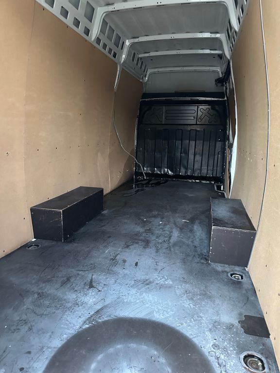 Iveco Daily 35S14 HiMatic LED H4H3 Navi Kamera - Furgon: slika Iveco Daily 35S14 HiMatic LED H4H3 Navi Kamera - Furgon Iveco Daily 35S14 HiMatic LED H4H3 Navi Kamera - Furgon: slika Iveco Daily 35S14 HiMatic LED H4H3 Navi Kamera - Furgon