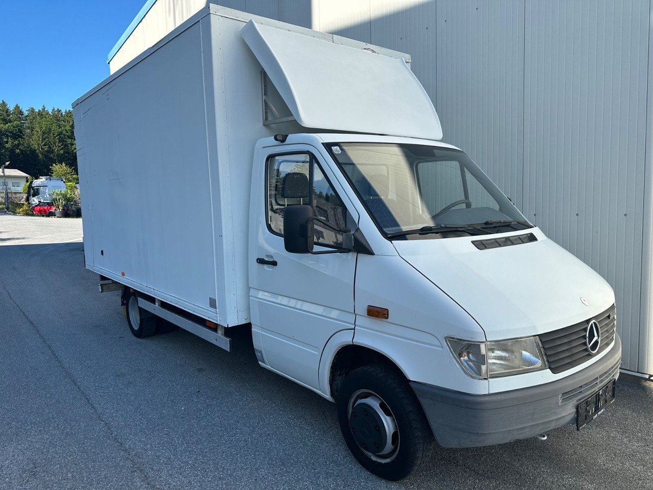 Mercedes-Benz 412 D Koffer Klima - Dostavno vozilo sa zatvorenim sandukom: slika Mercedes-Benz 412 D Koffer Klima - Dostavno vozilo sa zatvorenim sandukom Mercedes-Benz 412 D Koffer Klima - Dostavno vozilo sa zatvorenim sandukom: slika Mercedes-Benz 412 D Koffer Klima - Dostavno vozilo sa zatvorenim sandukom
