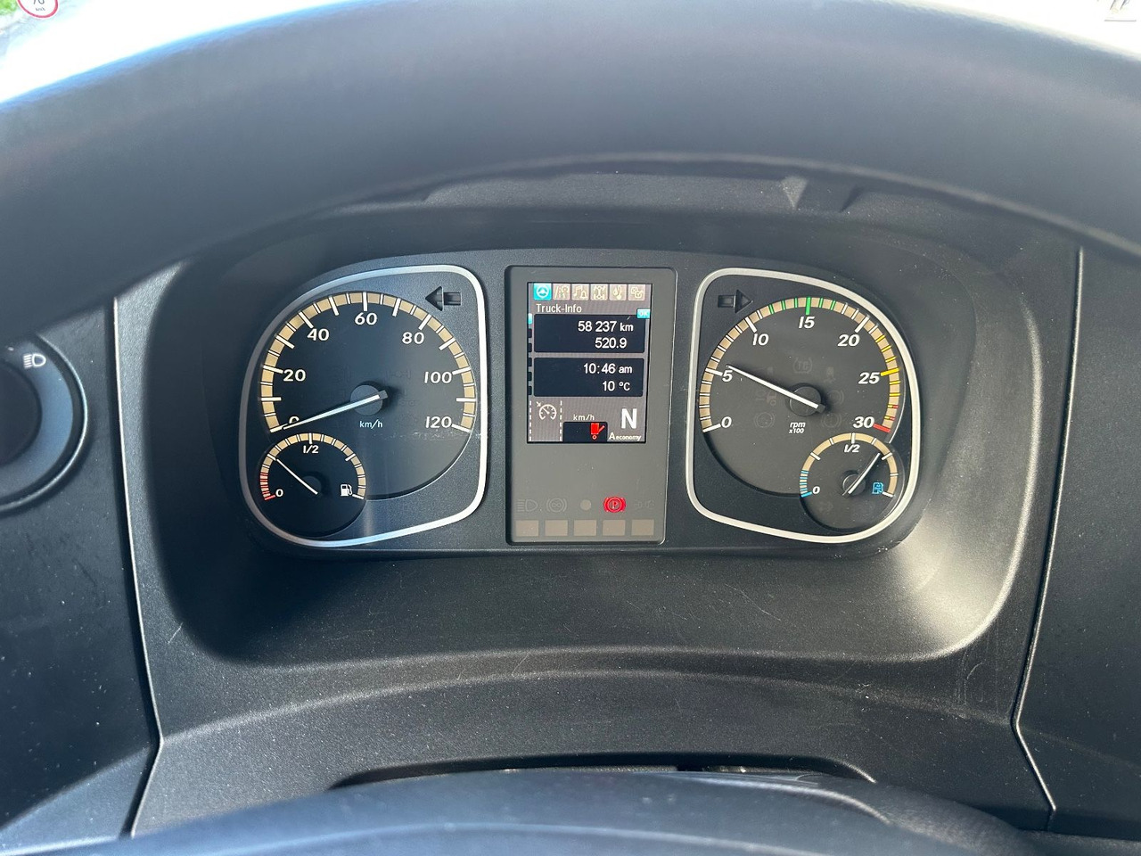 Kamion s ceradom Mercedes-Benz Atego 1524 LBW: slika Kamion s ceradom Mercedes-Benz Atego 1524 LBW