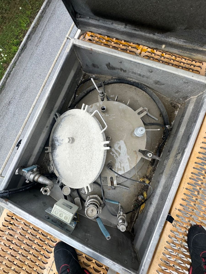 Schwarzmüller Chemi L4BH 42050L Lift BPW - Poluprikolica cisterna: slika Schwarzmüller Chemi L4BH 42050L Lift BPW - Poluprikolica cisterna Schwarzmüller Chemi L4BH 42050L Lift BPW - Poluprikolica cisterna: slika Schwarzmüller Chemi L4BH 42050L Lift BPW - Poluprikolica cisterna