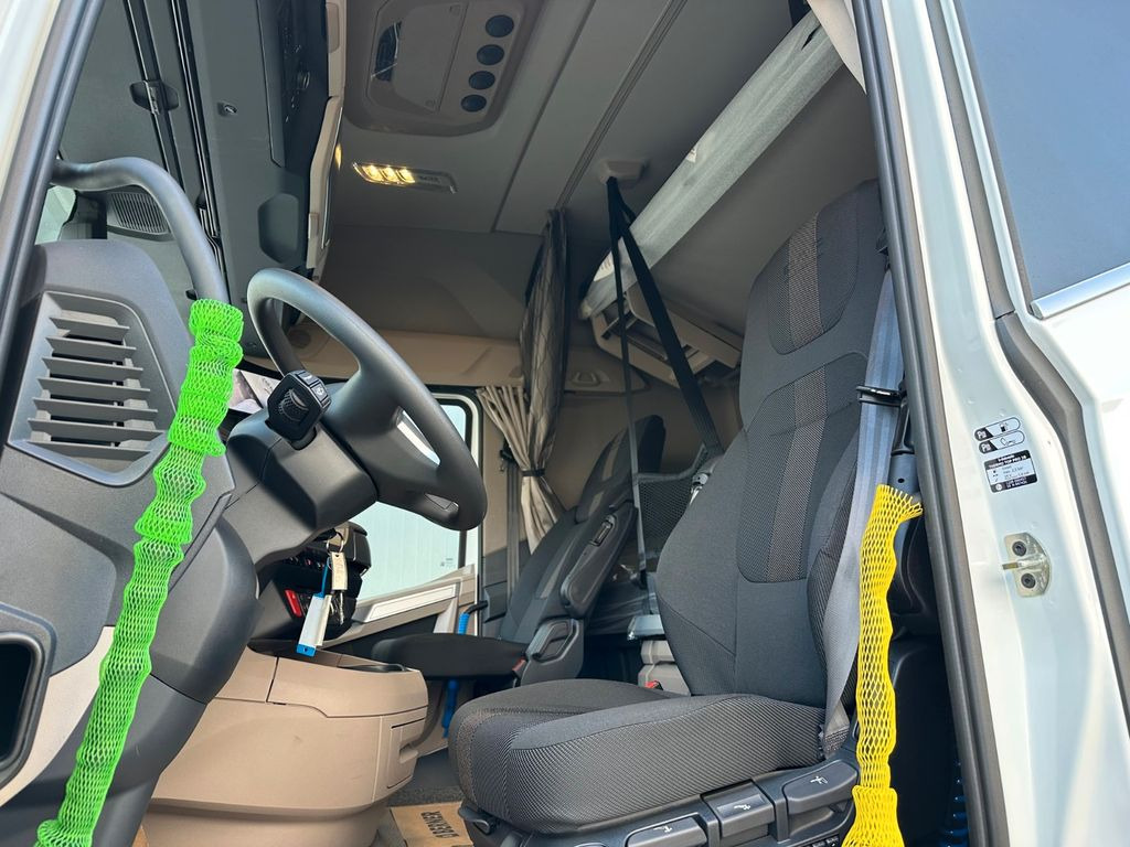 DAF XG 530 Retarder Standklima 3 Jahre Garantie DAF XG 530 Retarder Standklima 3 Jahre Garantie - Tegljač: slika DAF XG 530 Retarder Standklima 3 Jahre Garantie DAF XG 530 Retarder Standklima 3 Jahre Garantie - Tegljač DAF XG 530 Retarder Standklima 3 Jahre Garantie DAF XG 530 Retarder Standklima 3 Jahre Garantie - Tegljač: slika DAF XG 530 Retarder Standklima 3 Jahre Garantie DAF XG 530 Retarder Standklima 3 Jahre Garantie - Tegljač