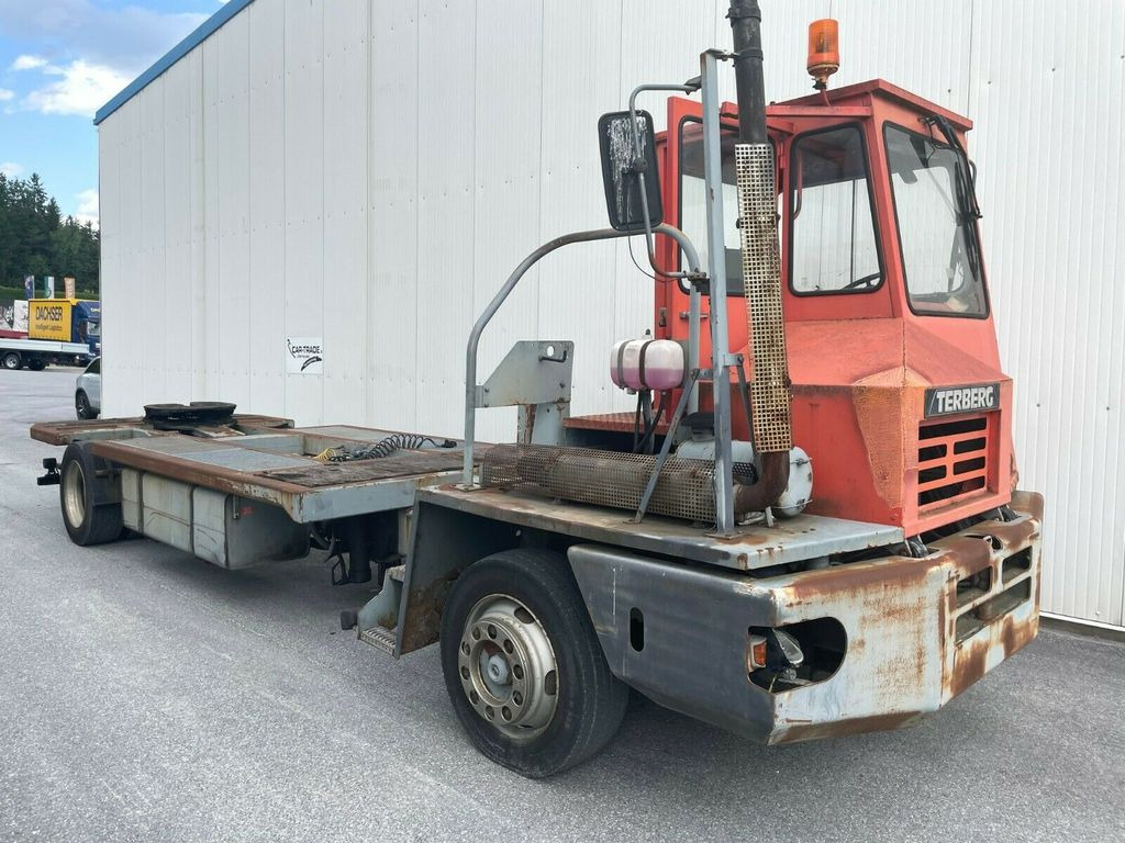 Terberg YT17 Mafi Wiesel Wechsler - Transporter kontejnera/ Kamion s izmjenjivim sanducima: slika Terberg YT17 Mafi Wiesel Wechsler - Transporter kontejnera/ Kamion s izmjenjivim sanducima Terberg YT17 Mafi Wiesel Wechsler - Transporter kontejnera/ Kamion s izmjenjivim sanducima: slika Terberg YT17 Mafi Wiesel Wechsler - Transporter kontejnera/ Kamion s izmjenjivim sanducima