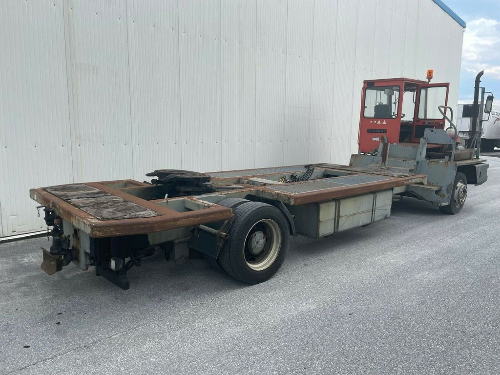 Terberg YT17 Mafi Wiesel Wechsler - Transporter kontejnera/ Kamion s izmjenjivim sanducima: slika Terberg YT17 Mafi Wiesel Wechsler - Transporter kontejnera/ Kamion s izmjenjivim sanducima Terberg YT17 Mafi Wiesel Wechsler - Transporter kontejnera/ Kamion s izmjenjivim sanducima: slika Terberg YT17 Mafi Wiesel Wechsler - Transporter kontejnera/ Kamion s izmjenjivim sanducima