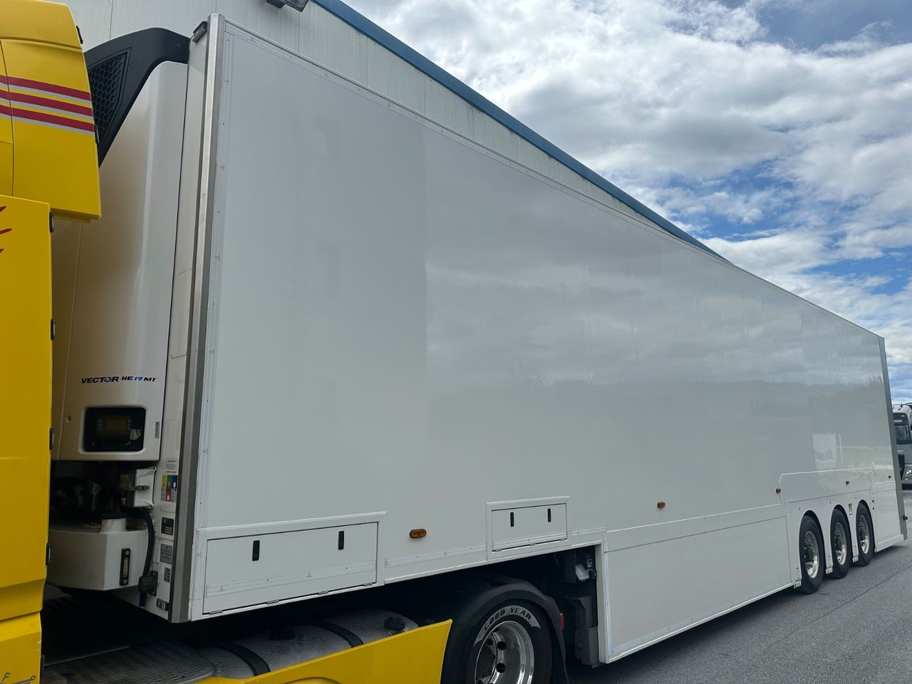 Van Eck Dubbeldeck T3Z Carrier Multi/Temp - Poluprikolica sa zatvorenim sandukom: slika Van Eck Dubbeldeck T3Z Carrier Multi/Temp - Poluprikolica sa zatvorenim sandukom Van Eck Dubbeldeck T3Z Carrier Multi/Temp - Poluprikolica sa zatvorenim sandukom: slika Van Eck Dubbeldeck T3Z Carrier Multi/Temp - Poluprikolica sa zatvorenim sandukom