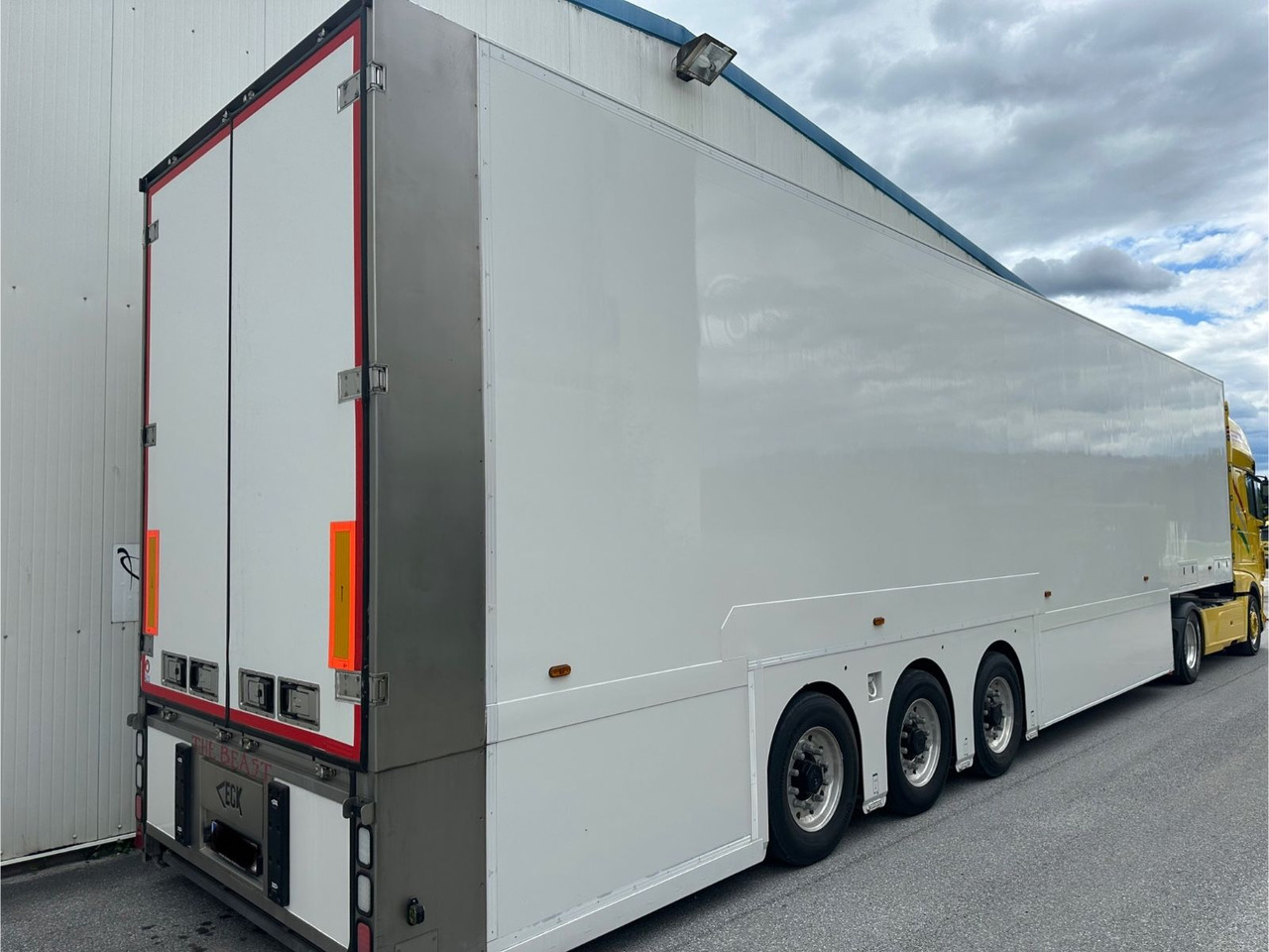 Van Eck Dubbeldeck T3Z Carrier Multi/Temp - Poluprikolica sa zatvorenim sandukom: slika Van Eck Dubbeldeck T3Z Carrier Multi/Temp - Poluprikolica sa zatvorenim sandukom Van Eck Dubbeldeck T3Z Carrier Multi/Temp - Poluprikolica sa zatvorenim sandukom: slika Van Eck Dubbeldeck T3Z Carrier Multi/Temp - Poluprikolica sa zatvorenim sandukom