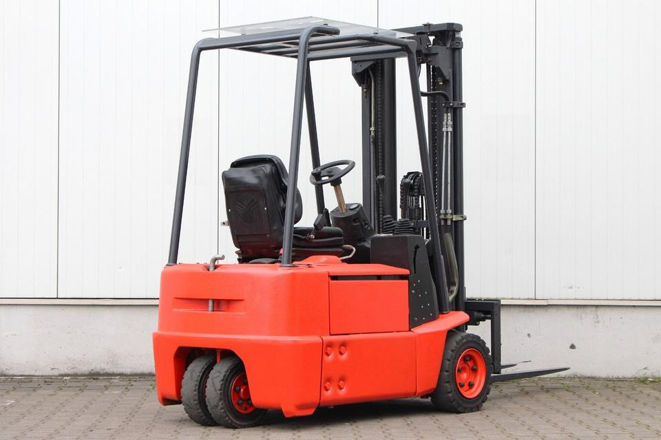 LINDE E15Z-02 Triplex 4,7m - Električni viličar: slika LINDE E15Z-02 Triplex 4,7m - Električni viličar LINDE E15Z-02 Triplex 4,7m - Električni viličar: slika LINDE E15Z-02 Triplex 4,7m - Električni viličar