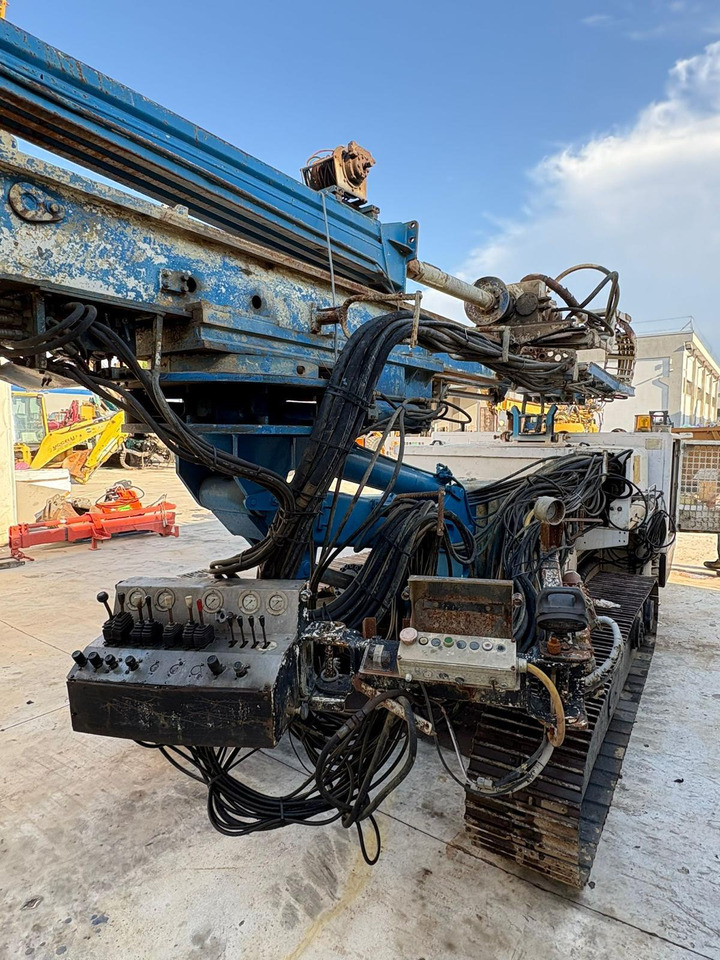 Soilmec SM 401 - Platforma za bušenje: slika Soilmec SM 401 - Platforma za bušenje Soilmec SM 401 - Platforma za bušenje: slika Soilmec SM 401 - Platforma za bušenje