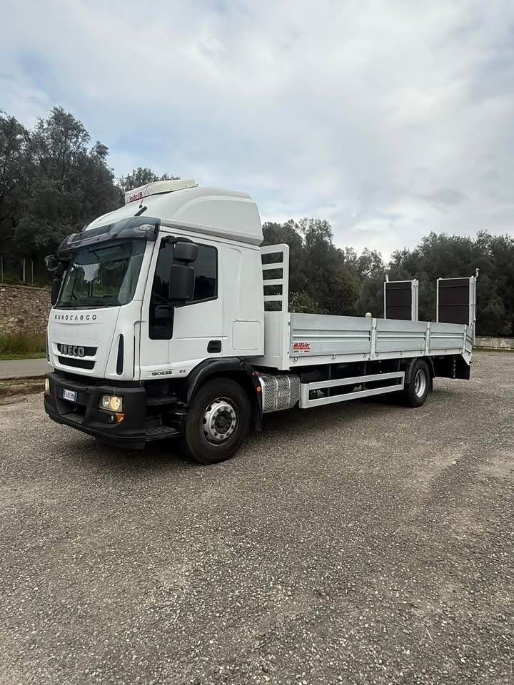 IVECO 180E Pianale Con Rampe Nuovo di fabbrica - Kamion s otvorenim sandukom: slika IVECO 180E Pianale Con Rampe Nuovo di fabbrica - Kamion s otvorenim sandukom IVECO 180E Pianale Con Rampe Nuovo di fabbrica - Kamion s otvorenim sandukom: slika IVECO 180E Pianale Con Rampe Nuovo di fabbrica - Kamion s otvorenim sandukom
