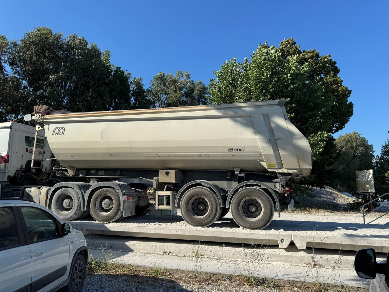 MENCI Semirimorchio Ribaltabile Mezzo d'opera - Kiper poluprikolica: slika MENCI Semirimorchio Ribaltabile Mezzo d'opera - Kiper poluprikolica MENCI Semirimorchio Ribaltabile Mezzo d'opera - Kiper poluprikolica: slika MENCI Semirimorchio Ribaltabile Mezzo d'opera - Kiper poluprikolica