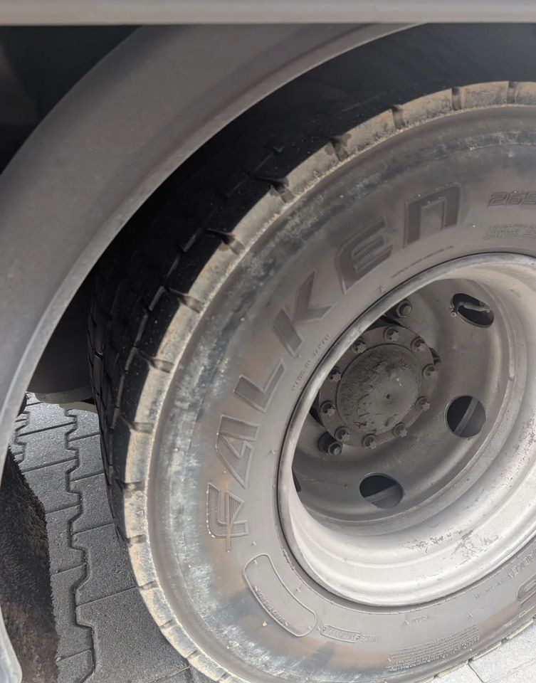 Kamion s ceradom MAN TRUCK TGL: slika Kamion s ceradom MAN TRUCK TGL Kamion s ceradom MAN TRUCK TGL: slika Kamion s ceradom MAN TRUCK TGL