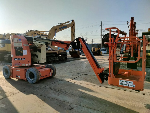 JLG E300AJP - Zglobni krak: slika JLG E300AJP - Zglobni krak JLG E300AJP - Zglobni krak: slika JLG E300AJP - Zglobni krak