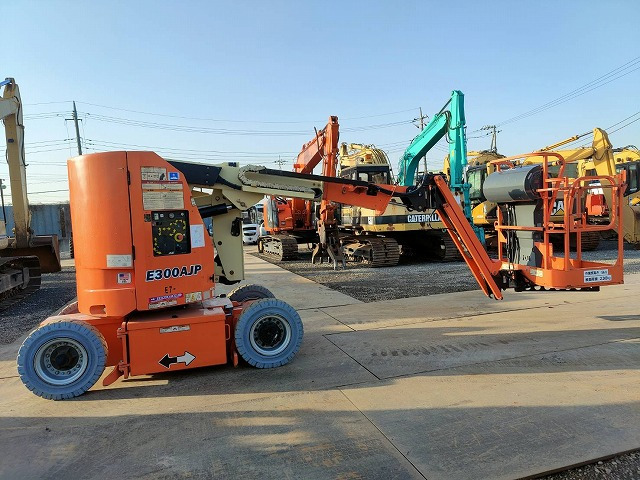 JLG E300AJP - Zglobni krak: slika JLG E300AJP - Zglobni krak JLG E300AJP - Zglobni krak: slika JLG E300AJP - Zglobni krak