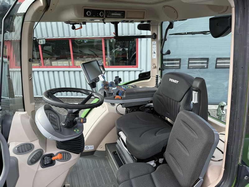 Fendt 720 S4 Vario Profi Plus - Traktor: slika Fendt 720 S4 Vario Profi Plus - Traktor Fendt 720 S4 Vario Profi Plus - Traktor: slika Fendt 720 S4 Vario Profi Plus - Traktor