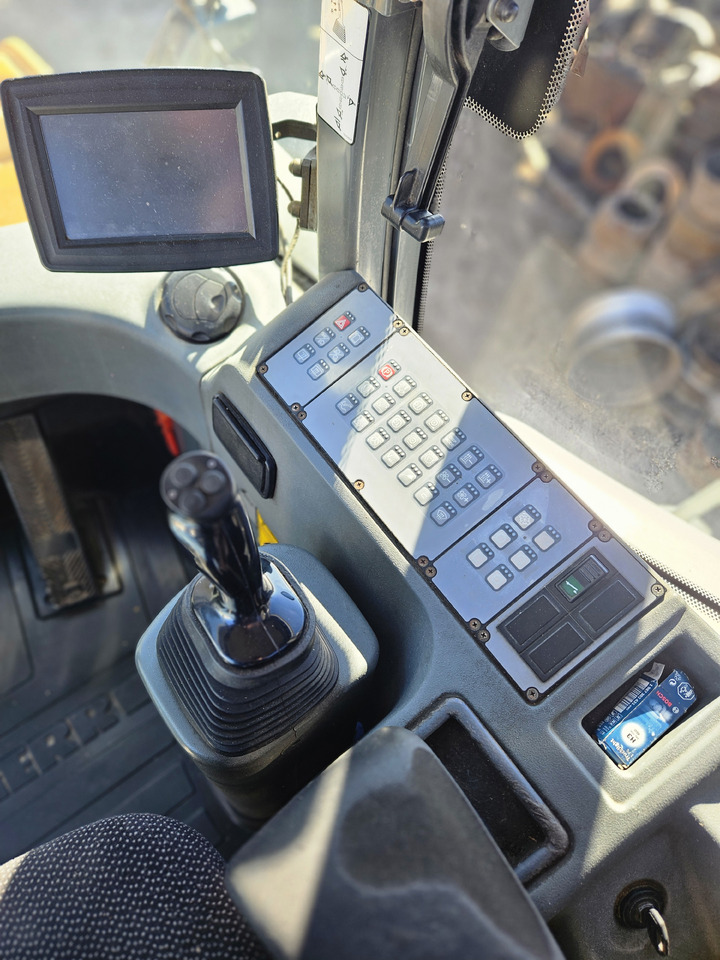 Zakup LIEBHERR L566 LIEBHERR L566: slika Zakup LIEBHERR L566 LIEBHERR L566