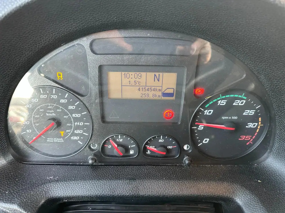 Kamion sandučar Iveco ML120E280 *Hayon 2000 kg*280 CV*caisse 7m8: slika Kamion sandučar Iveco ML120E280 *Hayon 2000 kg*280 CV*caisse 7m8