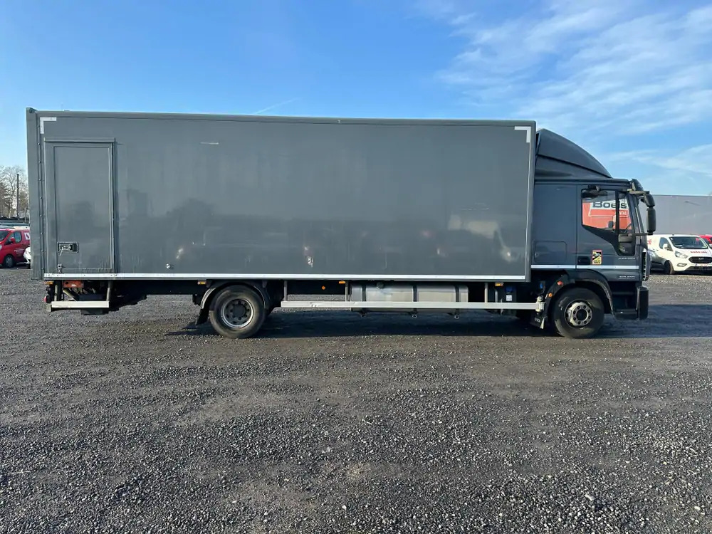 Kamion sandučar Iveco ML120E280 *Hayon 2000 kg*280 CV*caisse 7m8: slika Kamion sandučar Iveco ML120E280 *Hayon 2000 kg*280 CV*caisse 7m8