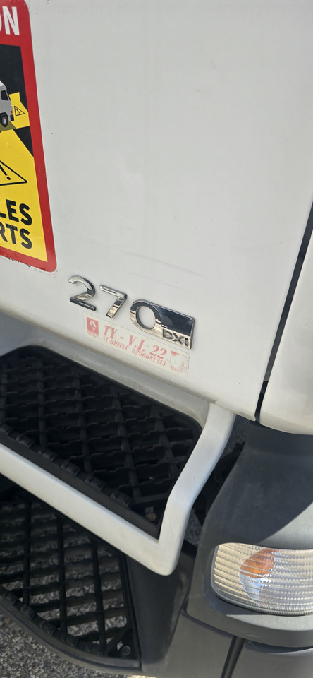RENAULT - Kamion hladnjača: slika RENAULT - Kamion hladnjača RENAULT - Kamion hladnjača: slika RENAULT - Kamion hladnjača