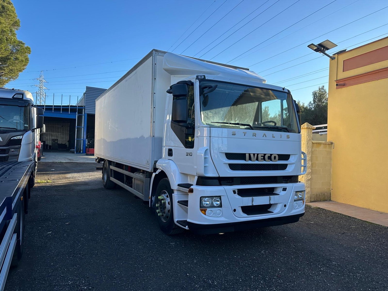 IVECO STRALIS 310 - Kamion sandučar: slika IVECO STRALIS 310 - Kamion sandučar IVECO STRALIS 310 - Kamion sandučar: slika IVECO STRALIS 310 - Kamion sandučar