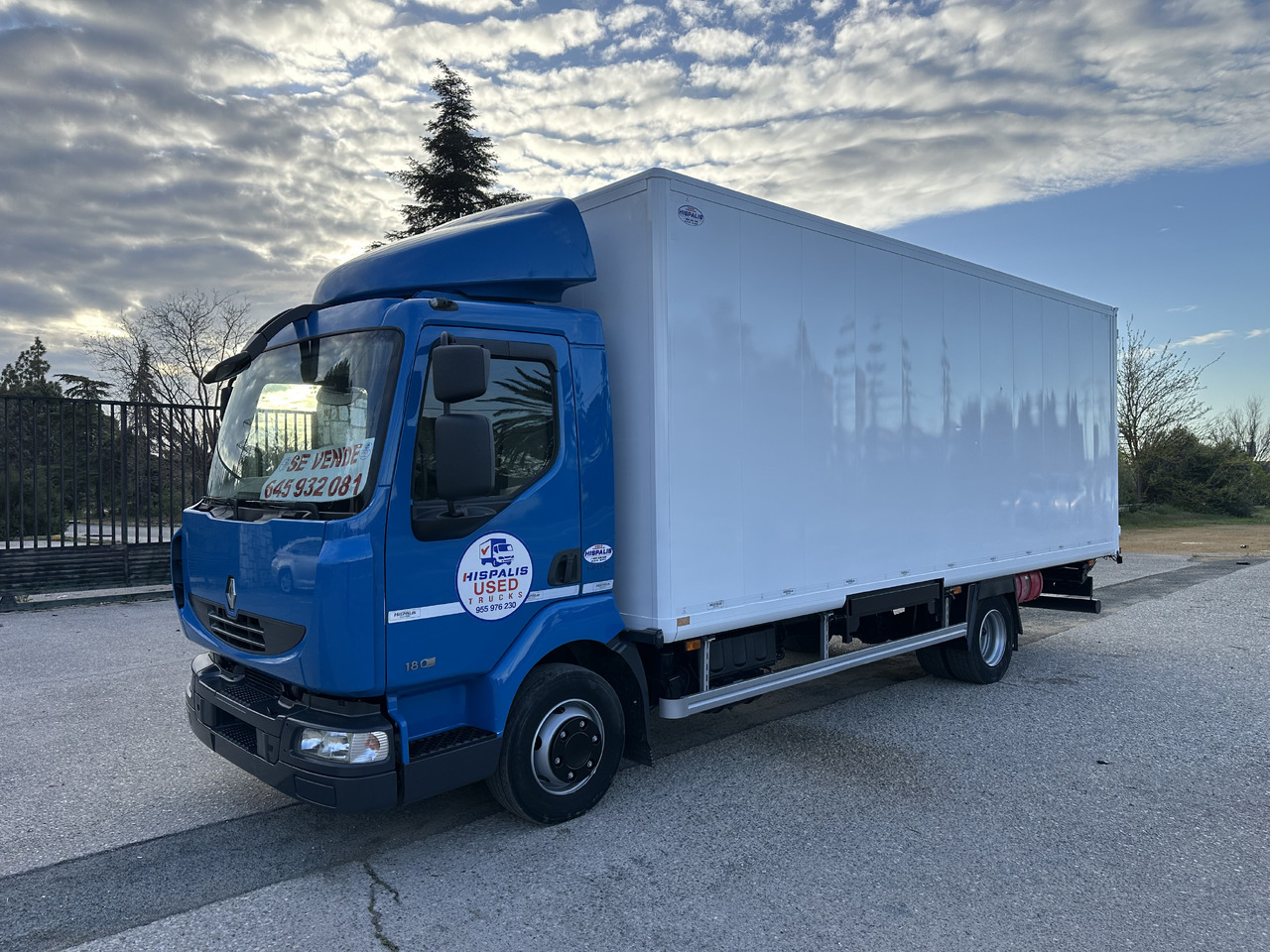 RENAULT MIDLUM 12.180 - Kamion sandučar: slika RENAULT MIDLUM 12.180 - Kamion sandučar RENAULT MIDLUM 12.180 - Kamion sandučar: slika RENAULT MIDLUM 12.180 - Kamion sandučar