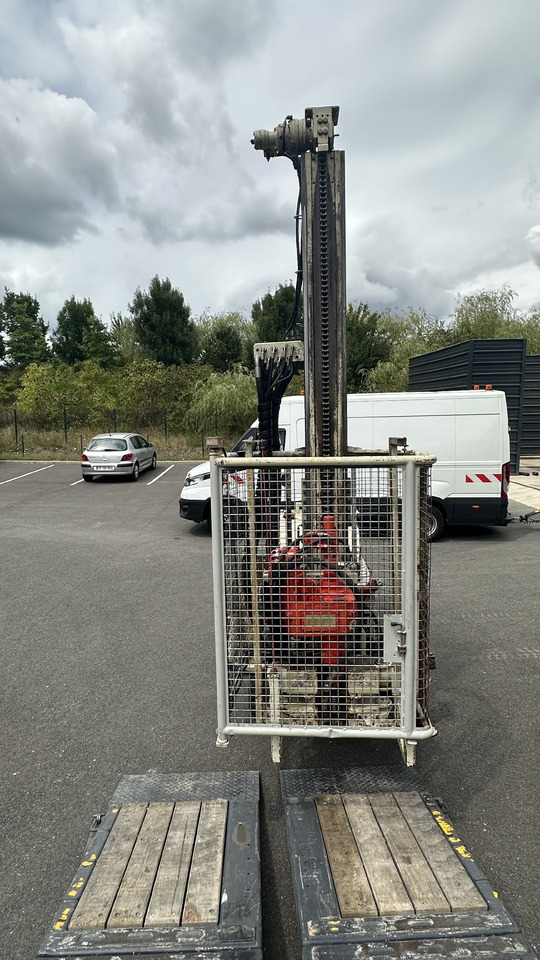 Comacchio GEO 205 - Platforma za bušenje: slika Comacchio GEO 205 - Platforma za bušenje Comacchio GEO 205 - Platforma za bušenje: slika Comacchio GEO 205 - Platforma za bušenje