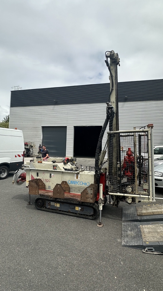 Comacchio GEO 205 - Platforma za bušenje: slika Comacchio GEO 205 - Platforma za bušenje Comacchio GEO 205 - Platforma za bušenje: slika Comacchio GEO 205 - Platforma za bušenje