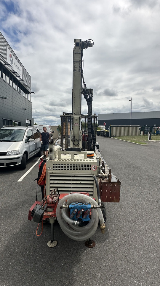 Comacchio GEO 205 - Platforma za bušenje: slika Comacchio GEO 205 - Platforma za bušenje Comacchio GEO 205 - Platforma za bušenje: slika Comacchio GEO 205 - Platforma za bušenje