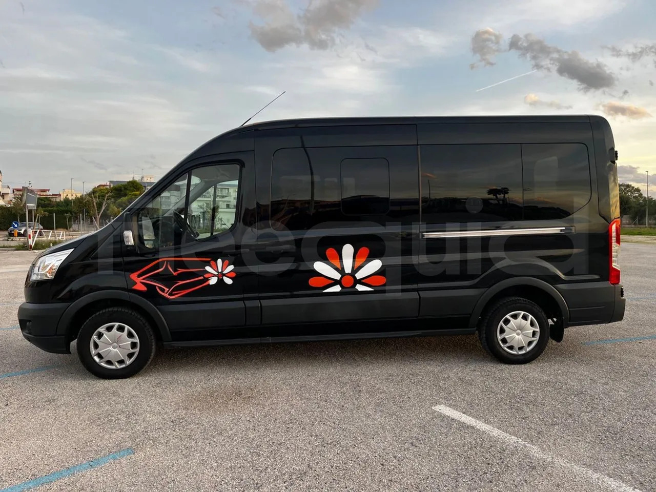 Minibus, Putnički kombi Ford Transit: slika Minibus, Putnički kombi Ford Transit