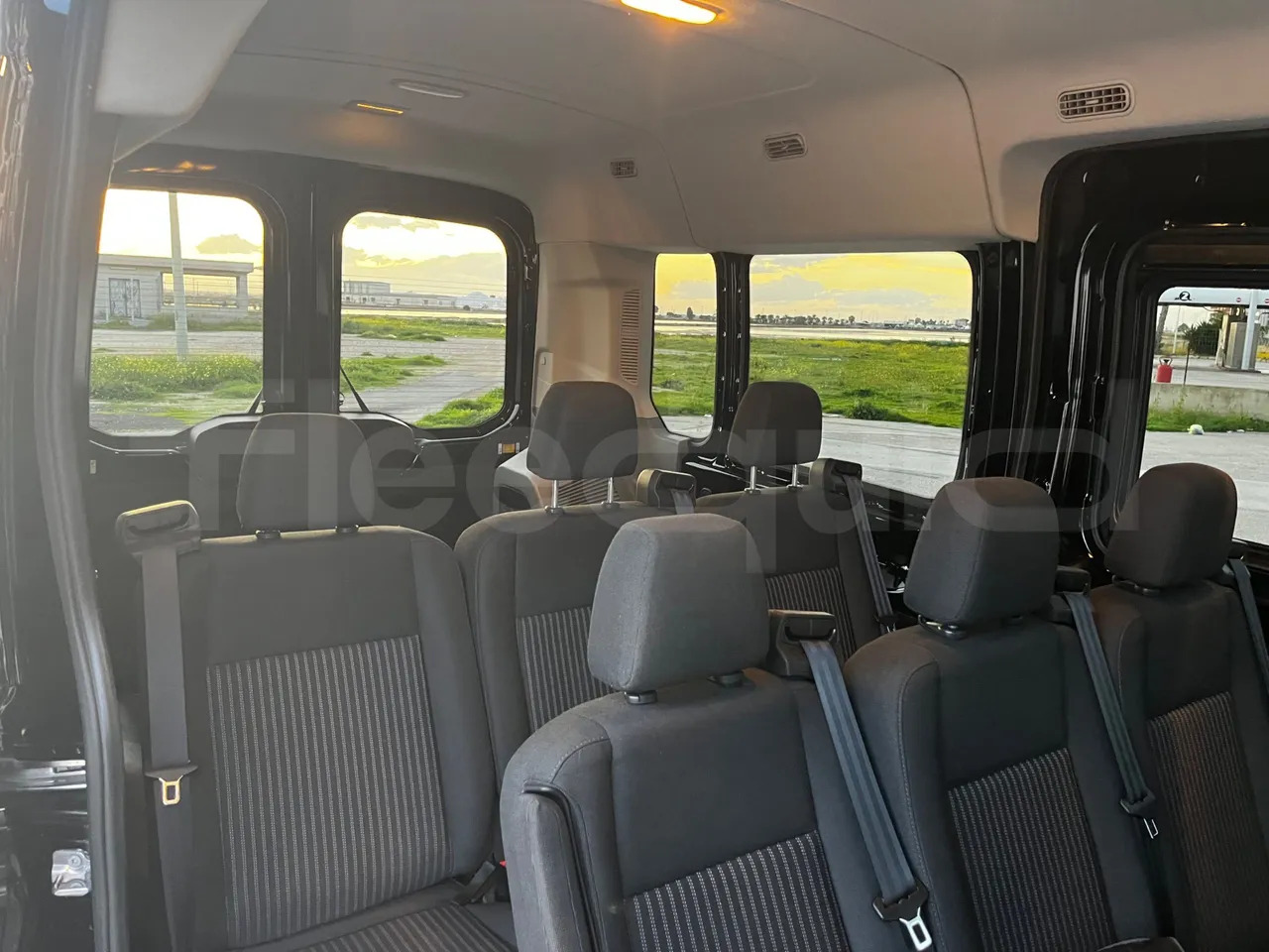 Minibus, Putnički kombi Ford Transit: slika Minibus, Putnički kombi Ford Transit