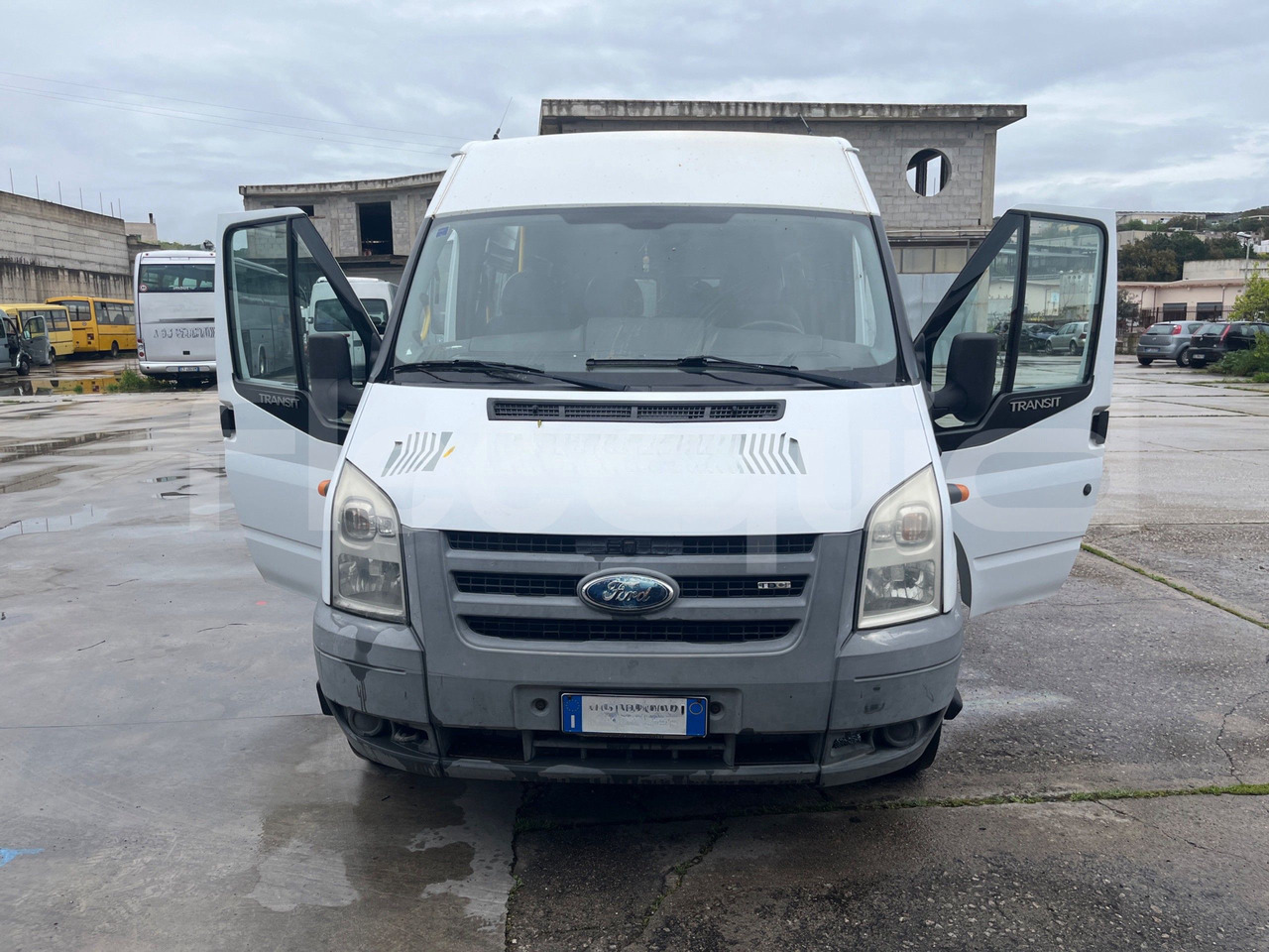 Ford Transit - Prigradski autobus: slika Ford Transit - Prigradski autobus Ford Transit - Prigradski autobus: slika Ford Transit - Prigradski autobus